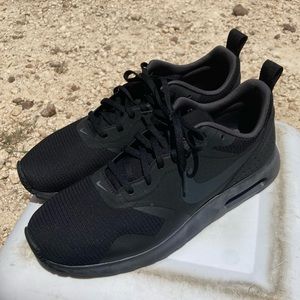 NIKE | Mens size 10 black sneakers